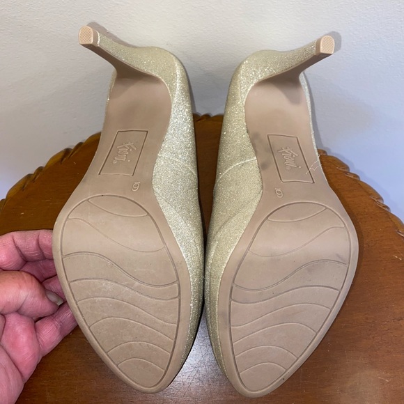 Size 6 Fiona 4” heel shoes in sparkle gold tone NEW - Picture 4 of 4